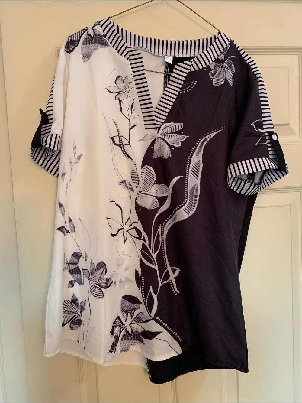 Women’s Large Black White Floral Striped Top Short Sleeve V-Neck Colorblock Blou